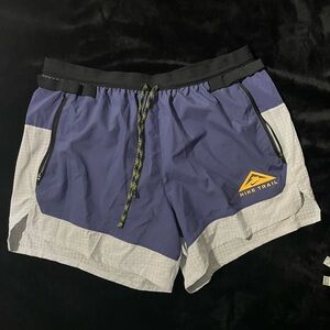 Nike trail short large 5”